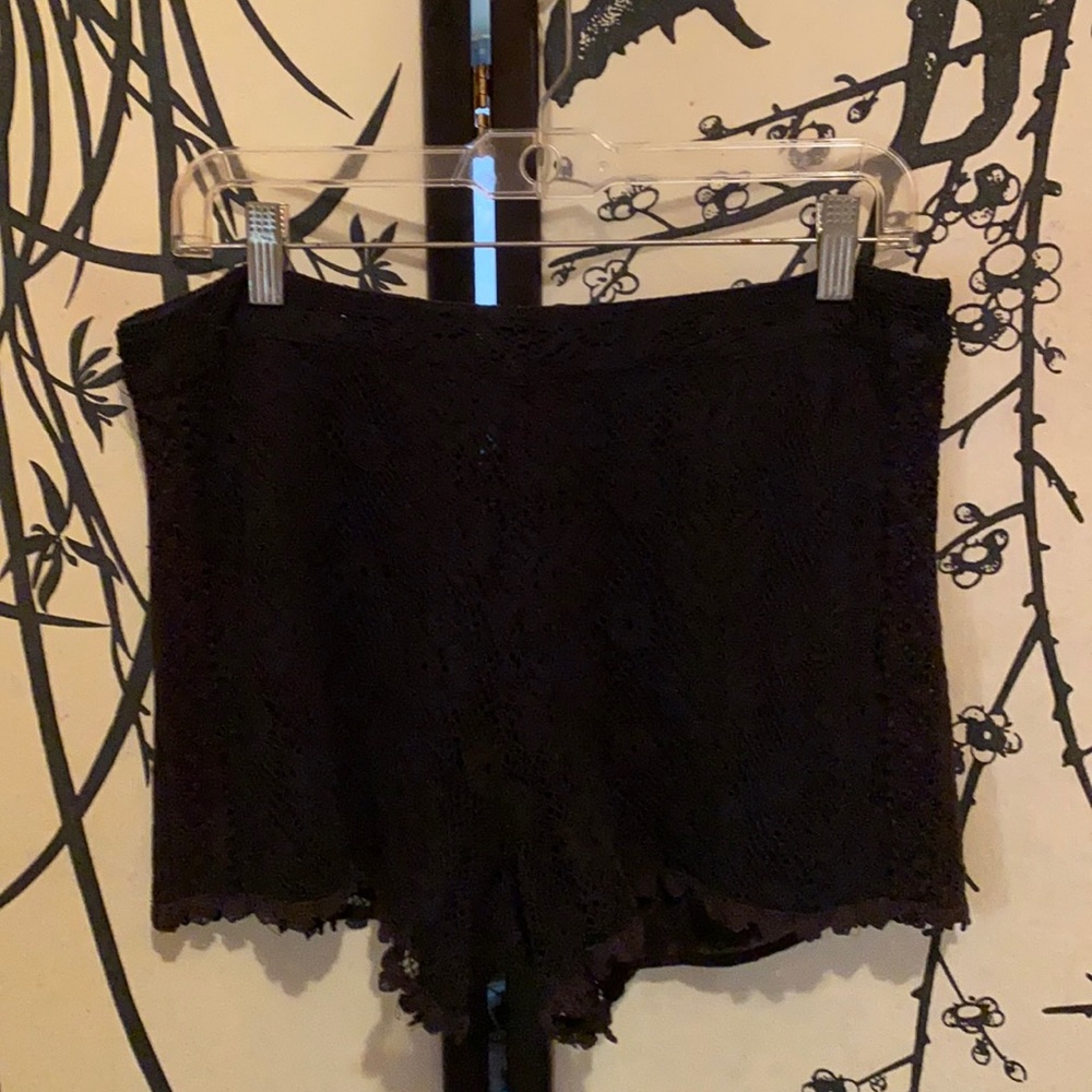 Free People Women’s Black Crochet Lace Scallop Hem Casual Shorts